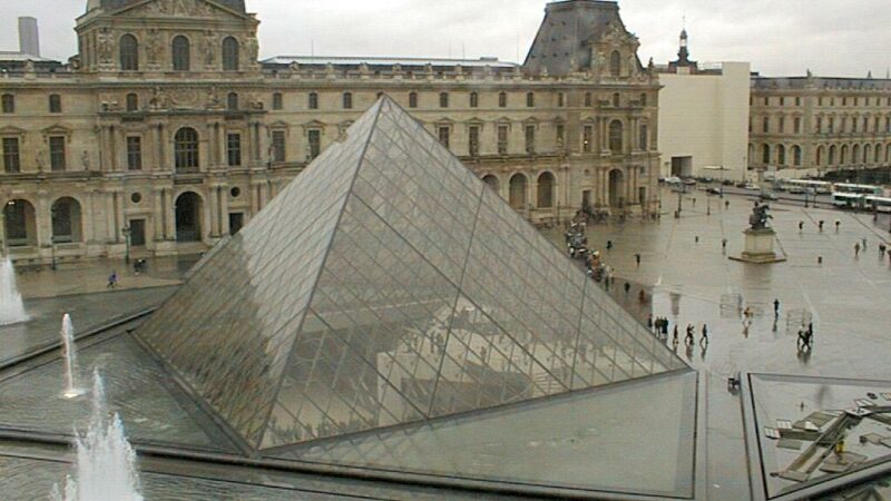 Des archéologues bloquent les caisses du Louvre, rendant son accès libre