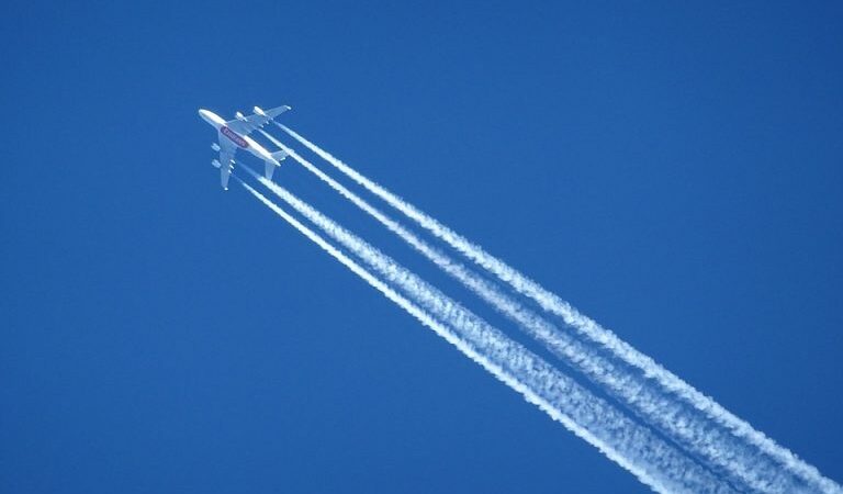 Bientôt une écotaxe en France sur tous les billets d’avion?