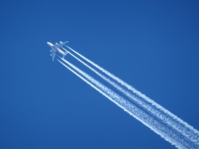 Bientôt une écotaxe en France sur tous les billets d’avion?