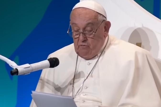 Vatican : le pape François s’en prend encore au capitalisme