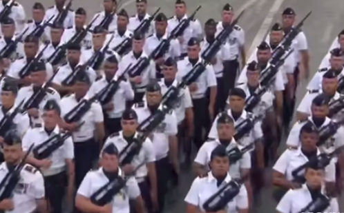 Défense : Marck & Balsan ne fabriquera plus les tenues d’apparat de l’Armée française